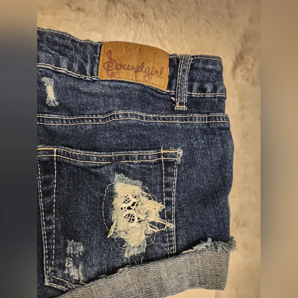 Shorts - Picture 3 of 5